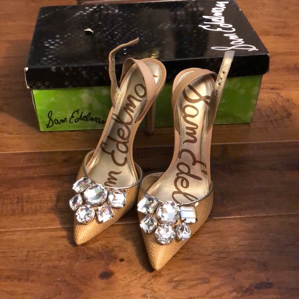 New in box pointed heels